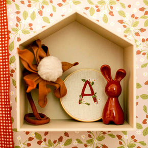 Quadro Bastidor Bordado Letra