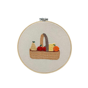 Quadro Bastidor Bordado Cesta de Frutas