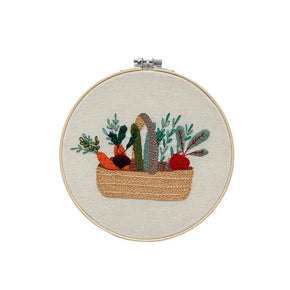 Quadro Bastidor Bordado Cesta de Legumes