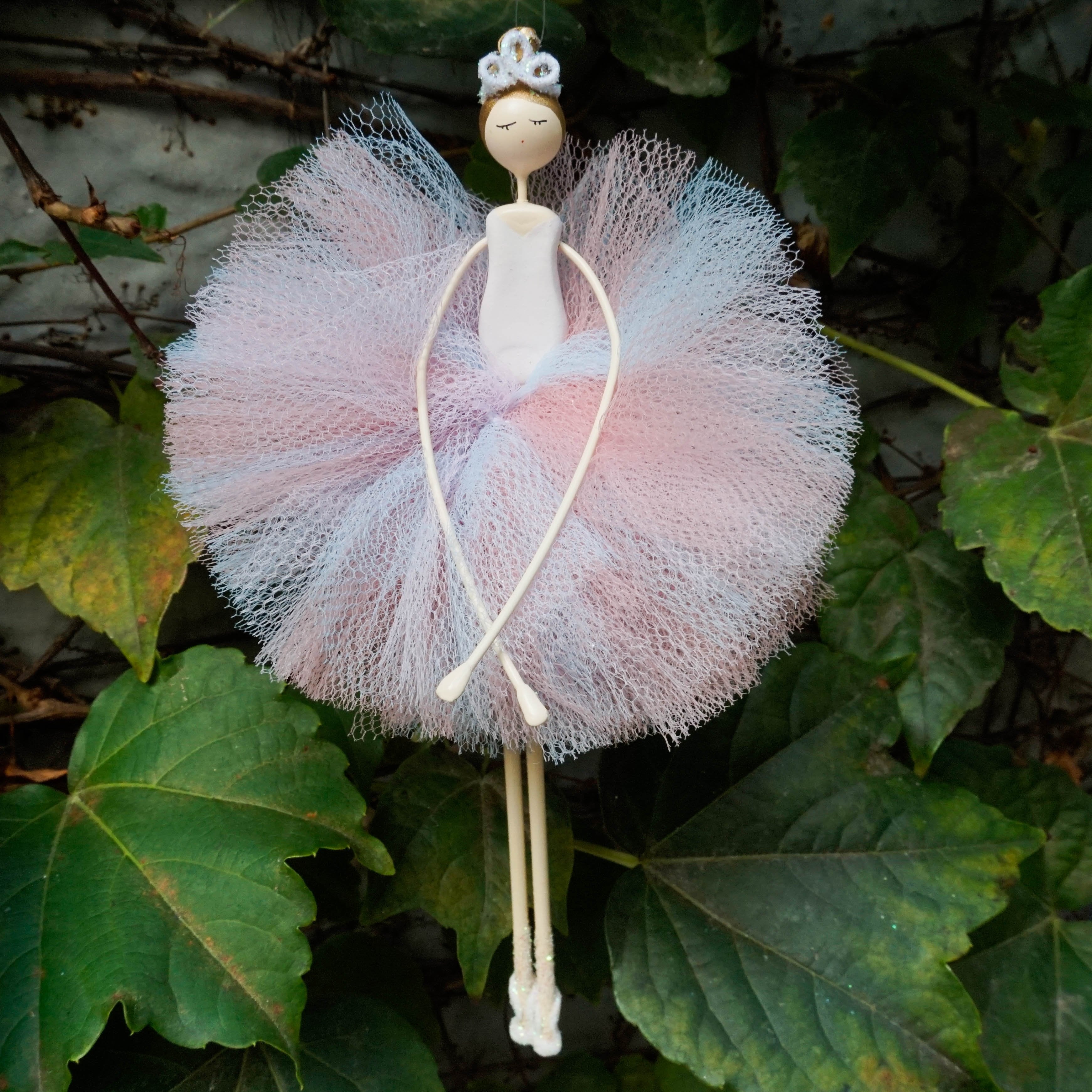 Vestido infantil rosa tema Bailarina com balões no jardim